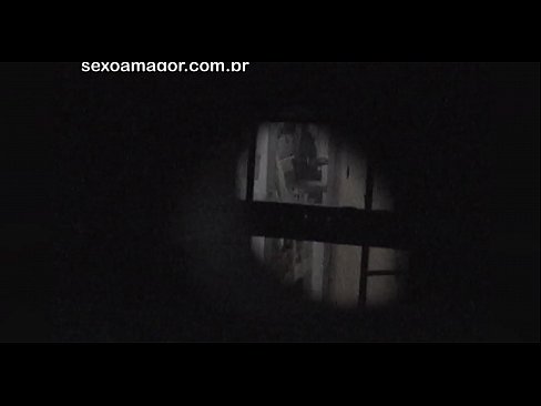 ❤️ पोकळ विटांच्या मागे लपलेल्या शेजारच्या व्हॉयरने ब्लॉंडीचा गुप्तपणे व्हिडिओ टेप केला ❤️ गुदद्वारासंबंधीचा व्हिडिओ mr.kiss-x-max.ru वर  ❌